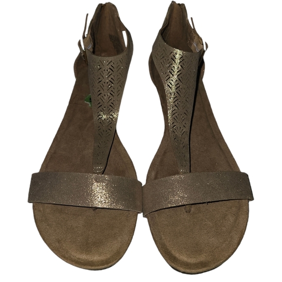 NWT Kenneth Cole Reaction Gold Shimmer Thong Sandals - Picture 1 of 5